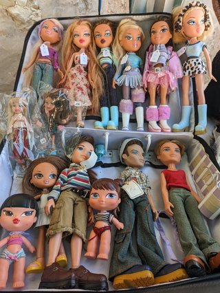 Bratz y otras muñecas