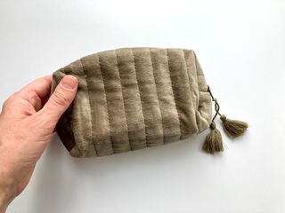 Estuche o neceser de terciopelo para maquillaje
