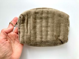 Estuche o neceser de terciopelo para maquillaje