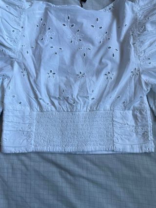 Crop top blanco. Zara