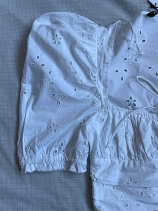 Crop top blanco. Zara