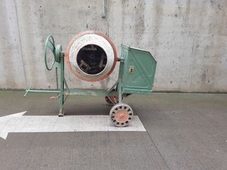 Hormigonera Umacon U 200.