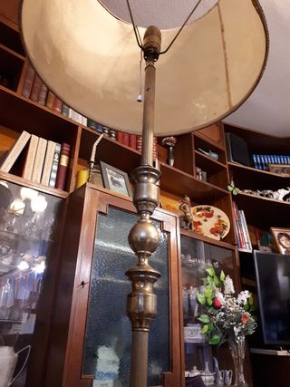 Lámpara de pie antigua