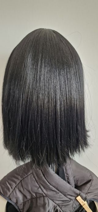 Peluca negra corte lisa
