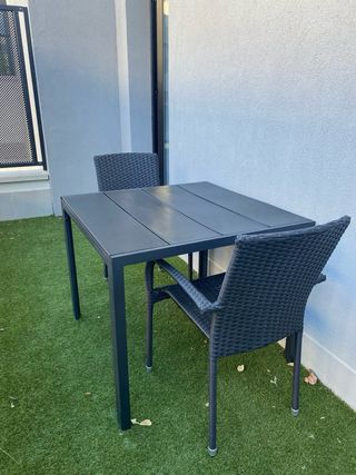 Mesa y sillas terraza