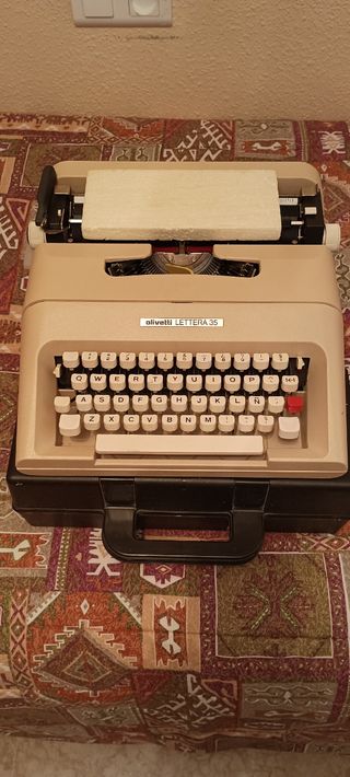 Máquina de escribir Olivetti Lettera35