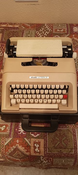 Máquina de escribir Olivetti Lettera35