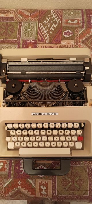Máquina de escribir Olivetti Lettera35