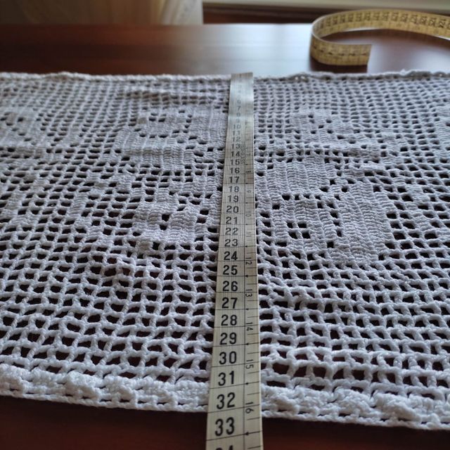 Tapete blanco de ganchillo