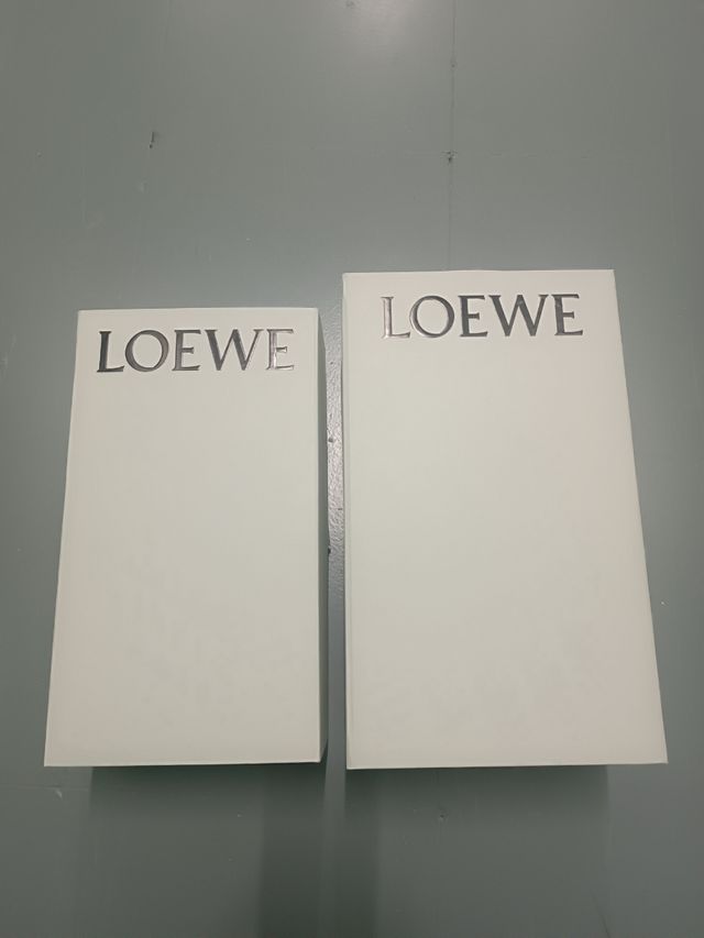 2 cajas Loewe blancas