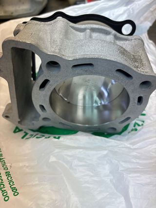 CILINDRO PISTON y JUNTAS GGFSE400 2002