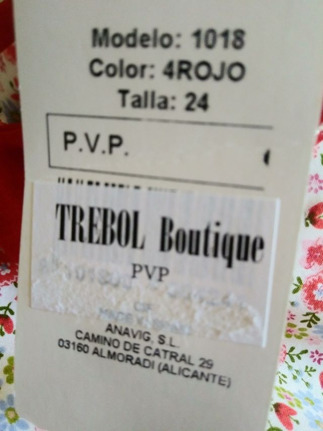 Vestido de niña sin estrenar con etiqueta.