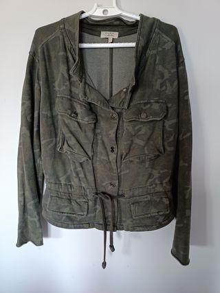 Chaqueta estilo desgastada militar Zara