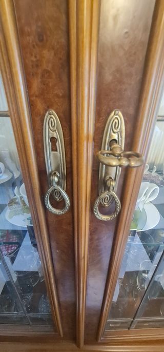 Vitrina madera maciza. Muy grande. Artesanía