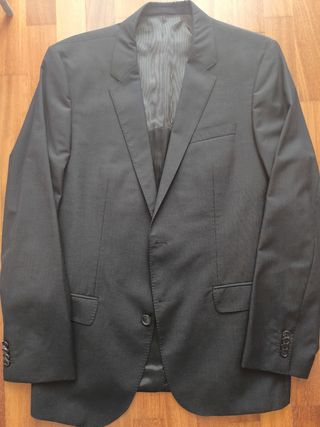 Traje negro de Hugo Boss