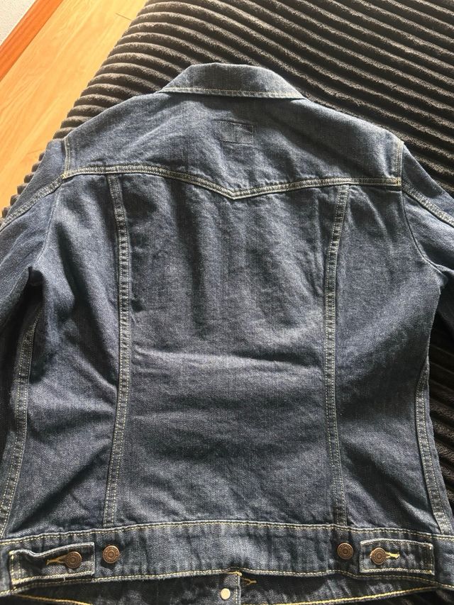 Cazadora Vaquera mujer Levis. Talla L.