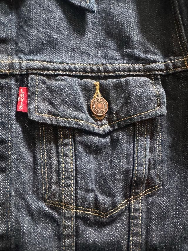 Cazadora Vaquera mujer Levis. Talla L.