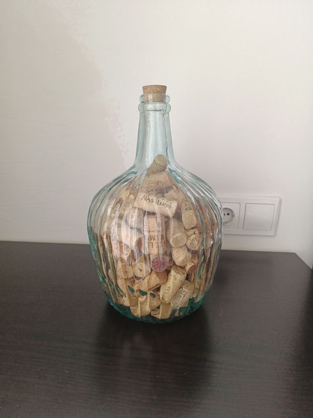 Bottiglie con tappi per vino