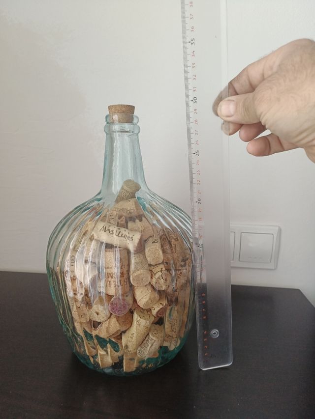 Bottiglie con tappi per vino