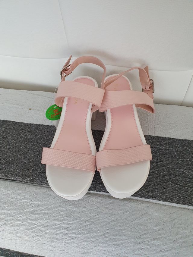 Sandalias nuevas