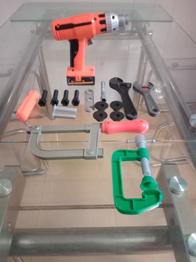 Taladro y herramientas de juguete