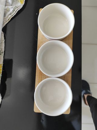 Coppetta in porcellana con vassoio