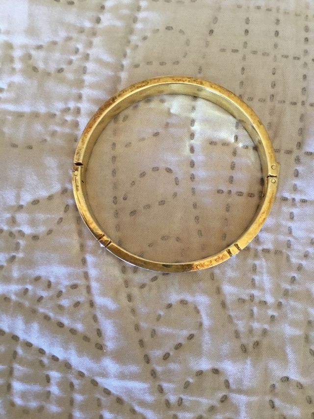 Pulsera metalica  grabada Carmen. leer descripcion