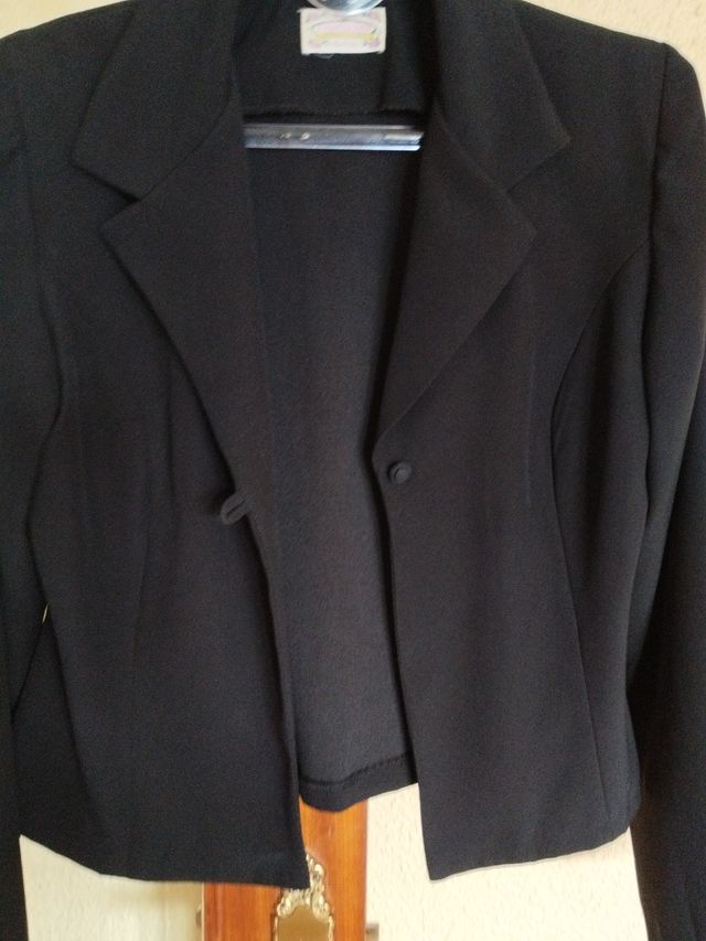 Chaqueta negra corta de Pendiente