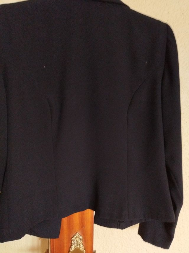 Chaqueta negra corta de Pendiente