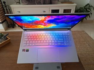 Portátil 2025 Asus LIGERO OLED 1.5TB RTX 20GB