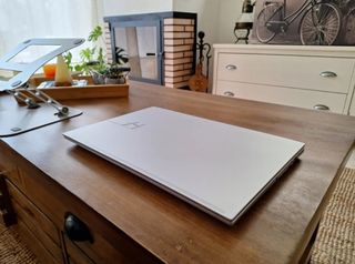 Portátil 2025 Asus LIGERO OLED 1.5TB RTX 20GB