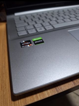 Portátil 2025 Asus LIGERO OLED 1.5TB RTX 20GB