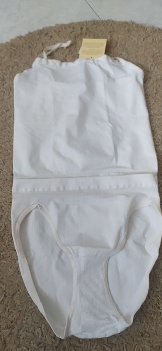 Conjunto camiseta y braguitas