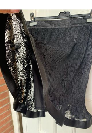 Falda negra de encaje de Charlot