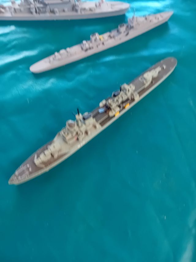 La flotta navale italiana conduce da 10 a 12 cm