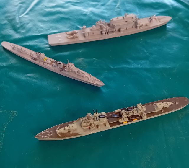 La flotta navale italiana conduce da 10 a 12 cm