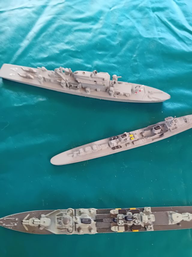 La flotta navale italiana conduce da 10 a 12 cm