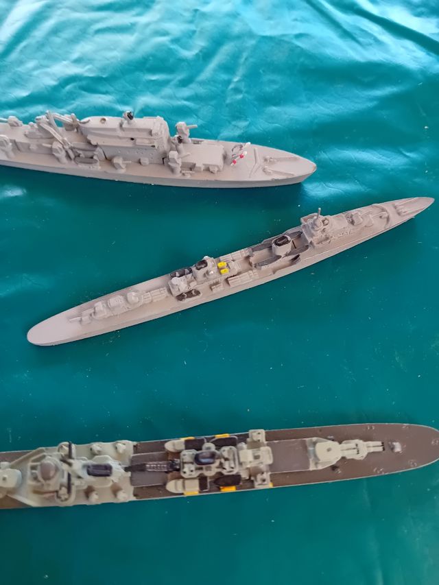 La flotta navale italiana conduce da 10 a 12 cm