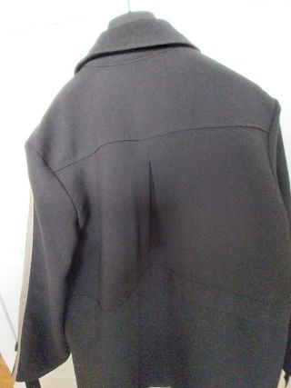 Chaqueta negra, sobrecamisa I-clu