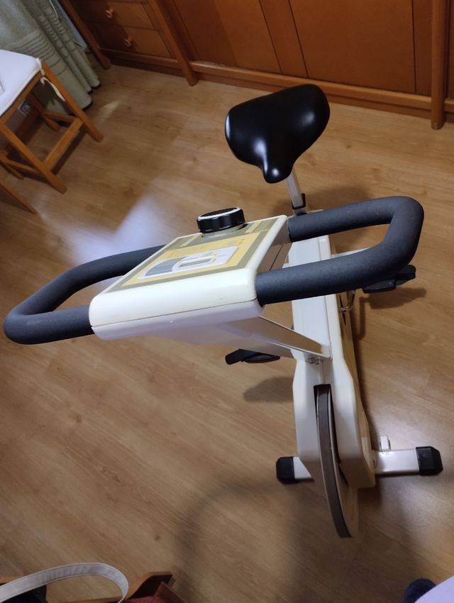 Bicicleta estática BH, en perfecto estado.