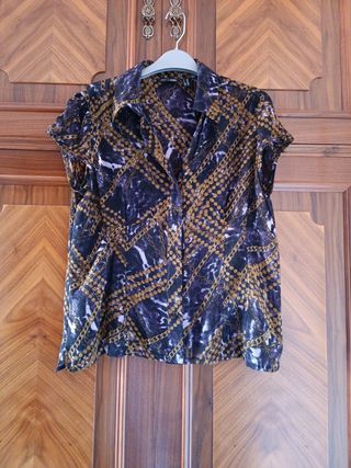 Camisa morada Punto Roma estampado cadenas