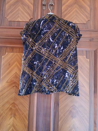 Camisa morada Punto Roma estampado cadenas