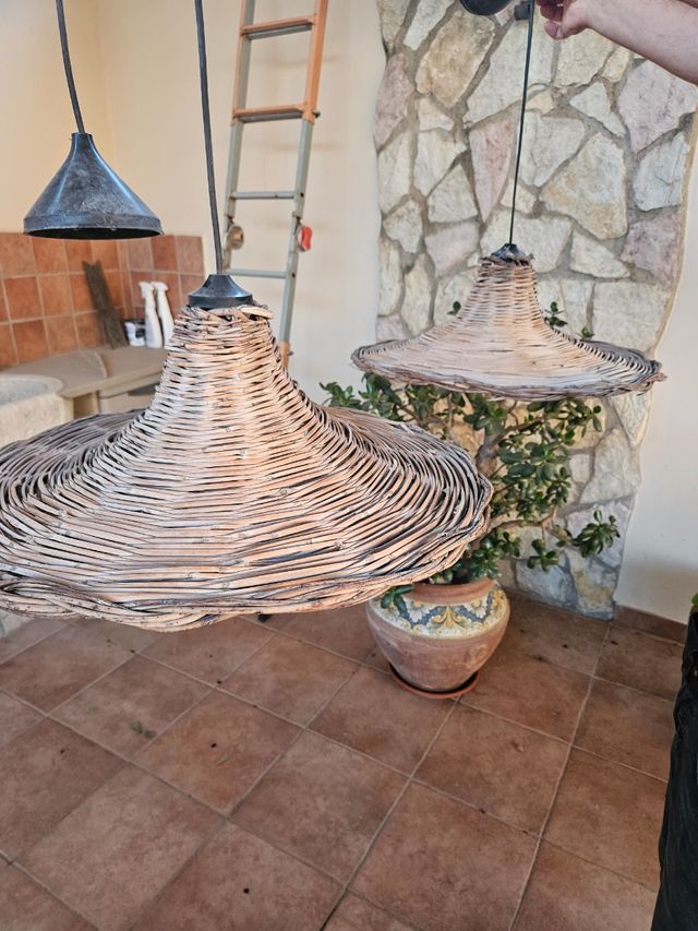 Due lampadari in canna intrecciata