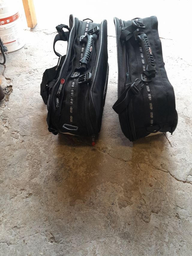 Borse moto morbide Givi