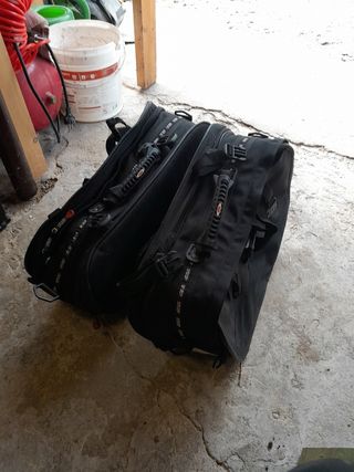 Borse moto morbide Givi