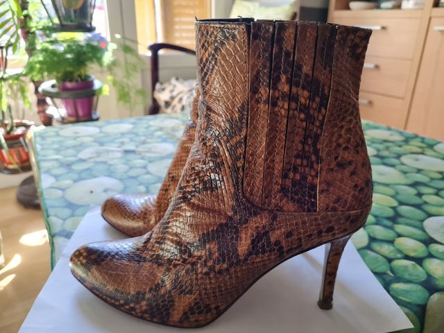 Botines tacón serpiente