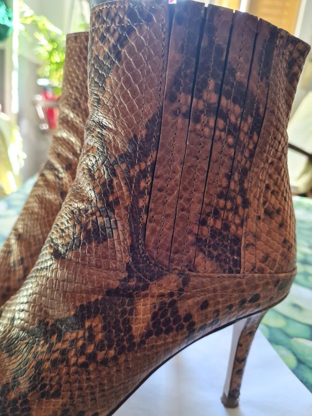 Botines tacón serpiente