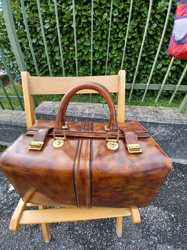 valigetta in pelle e ottone
