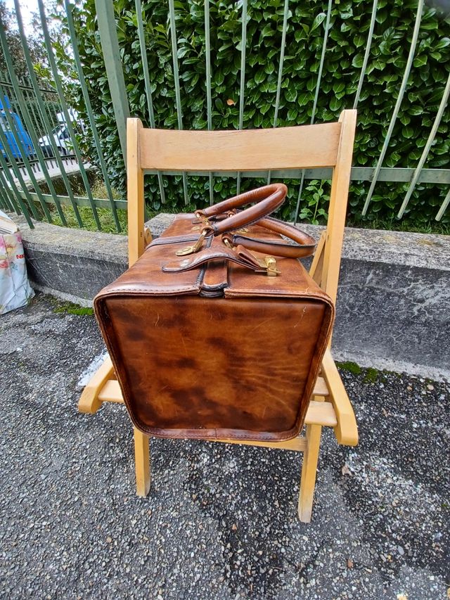 valigetta in pelle e ottone