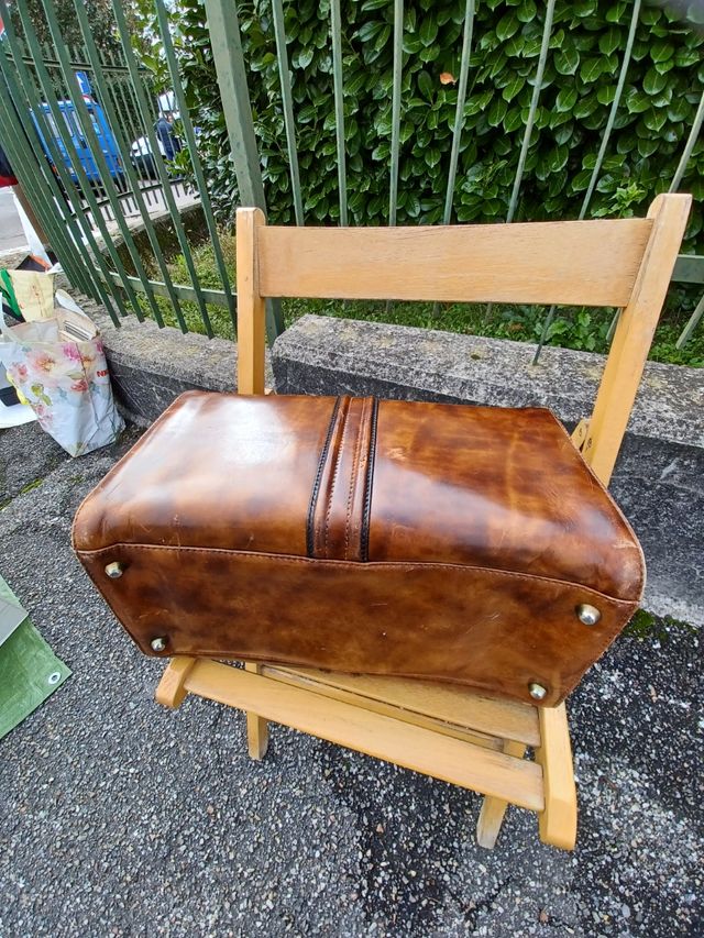 valigetta in pelle e ottone